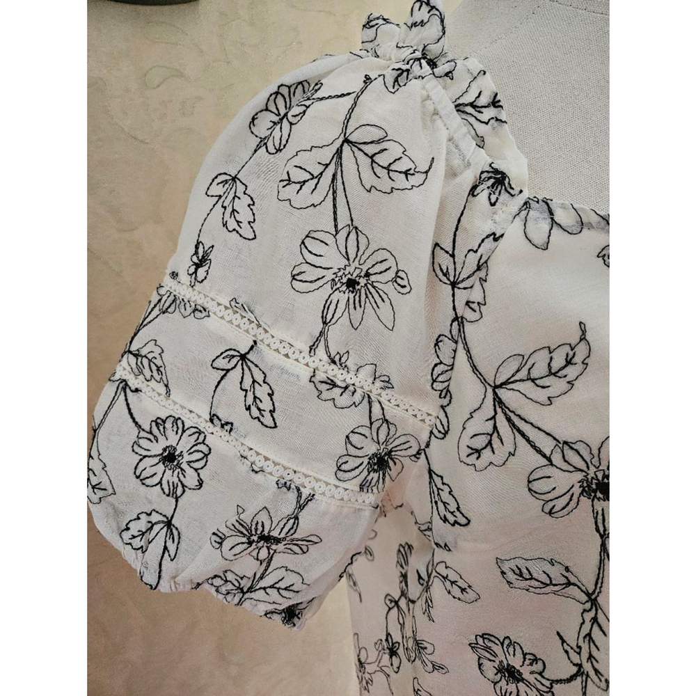 NWT Solitaire Short Sleeve Ruffle Embroidered Black Floral Lined Blouse-Large - Picture 2 of 6